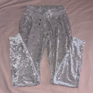 Lululemon Ready to Rulu 29” Crushed Velvet Joggers Chrome size 2